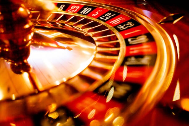 Dealer hands during shuffle in Kepala Number